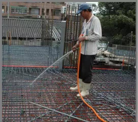 混凝土這樣施工，沒(méi)有蜂窩麻面、不爛根，還能間接縮短工期！